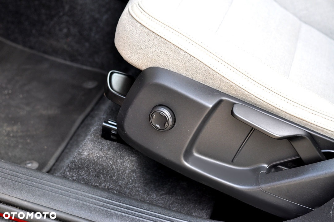 Volvo XC 40 T3 Geartronic Momentum Pro - 30