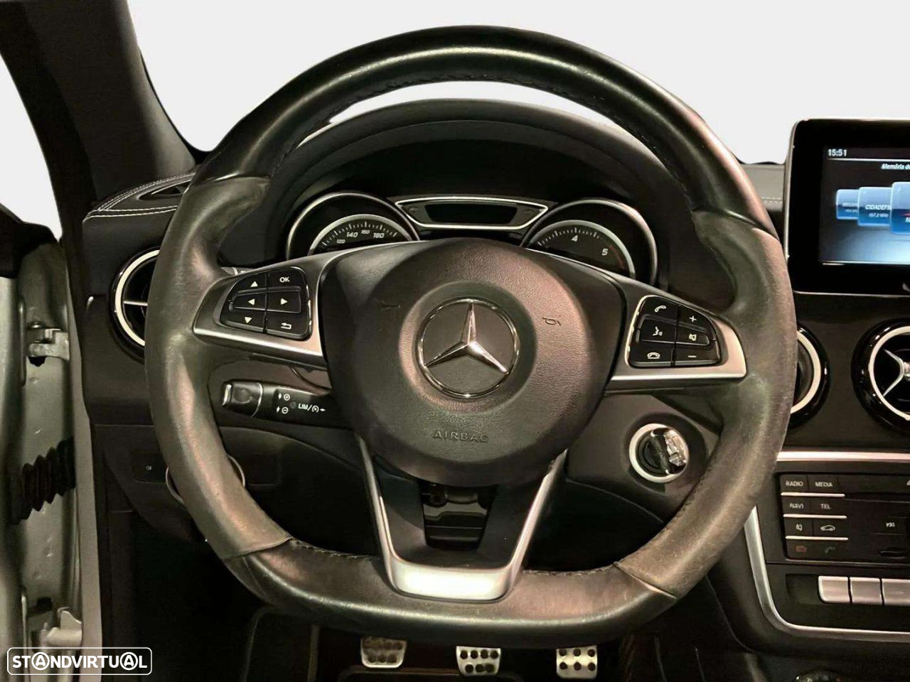 Mercedes-Benz CLA 180 d Shooting Brake AMG Line - 15