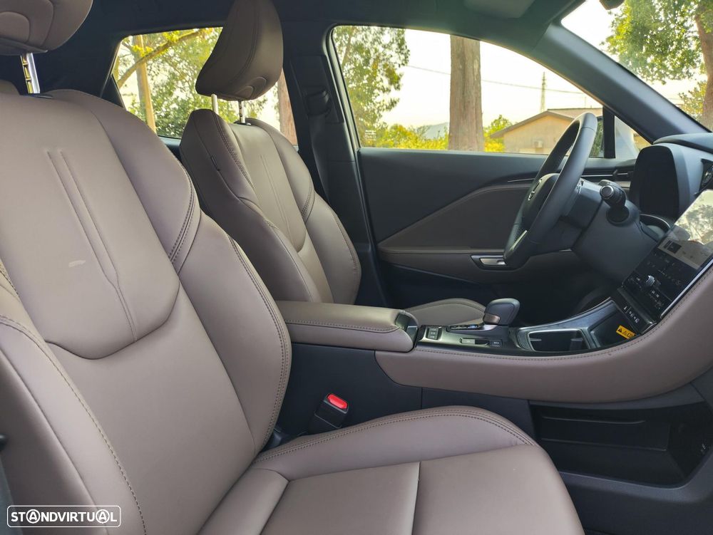 Lexus LBX Elegant - 12