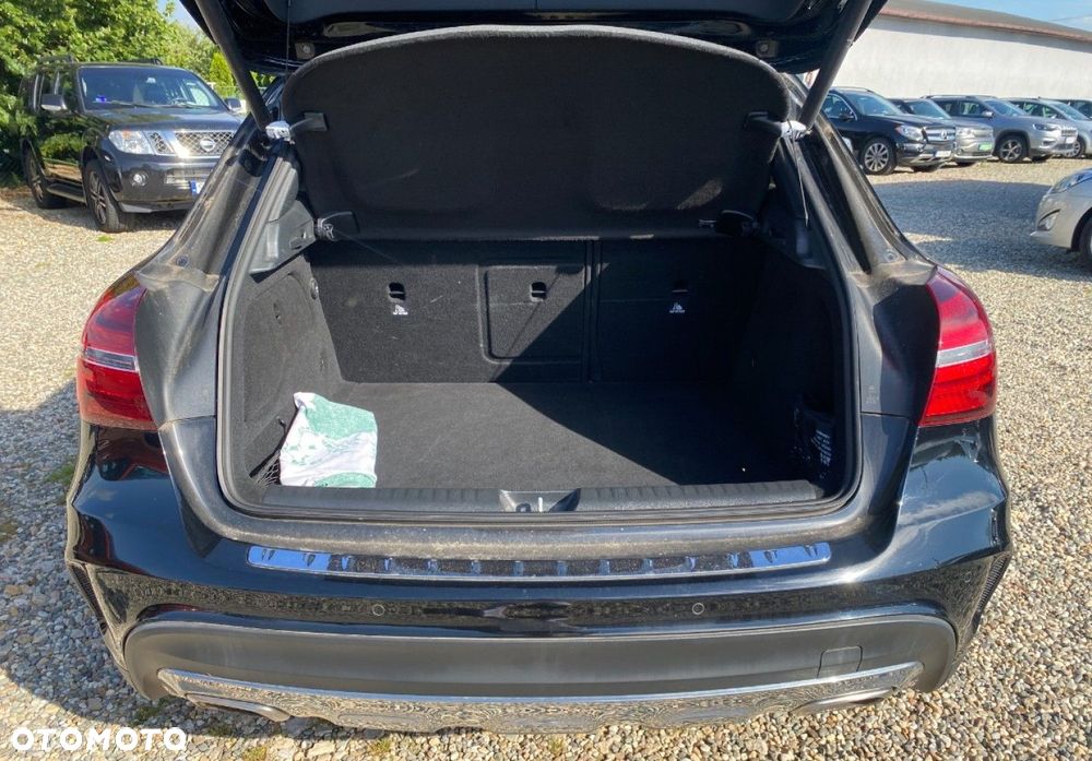 Mercedes-Benz GLA - 12