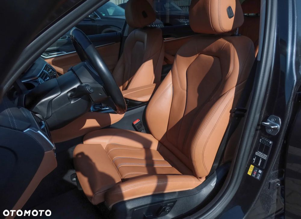 BMW Seria 5 530e Luxury Line sport - 13