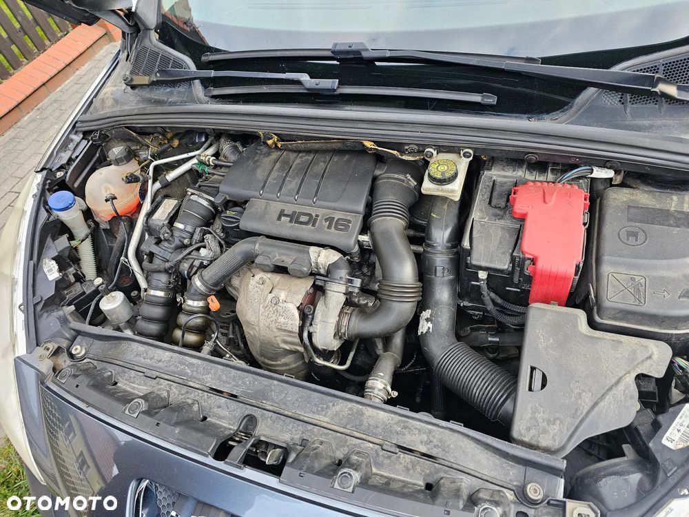 Peugeot 308 1.6 HDi Premium Plus - 5