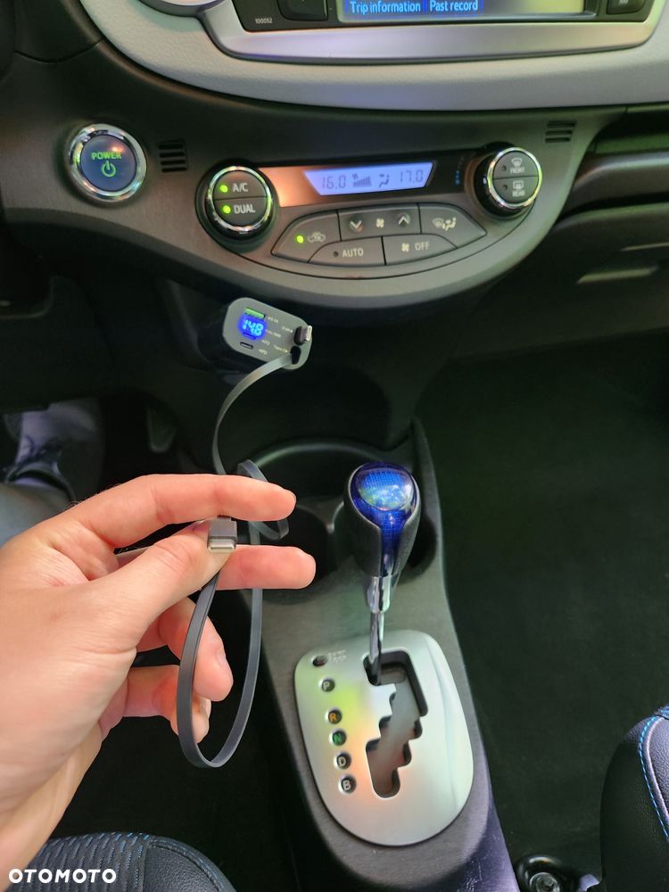 Toyota Yaris Hybrid 100 Premium - 19