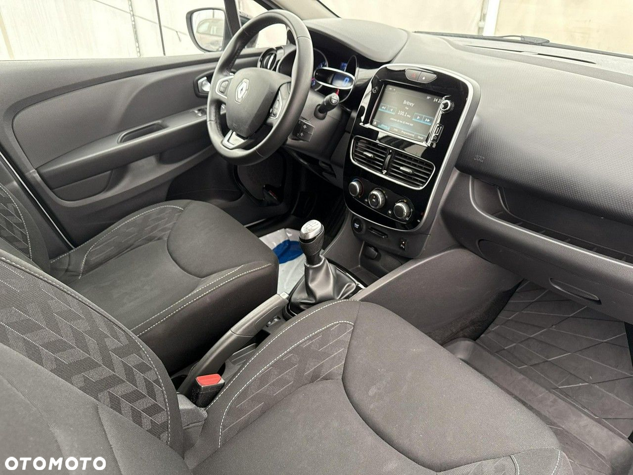 Renault Clio - 24