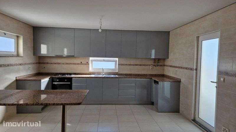 Aluga-se T3 (160m2) com veranda (30 m2) em Viana do Castelo - Grande imagem: 2/12