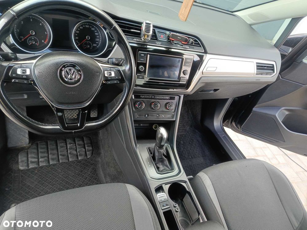 Volkswagen Touran - 5