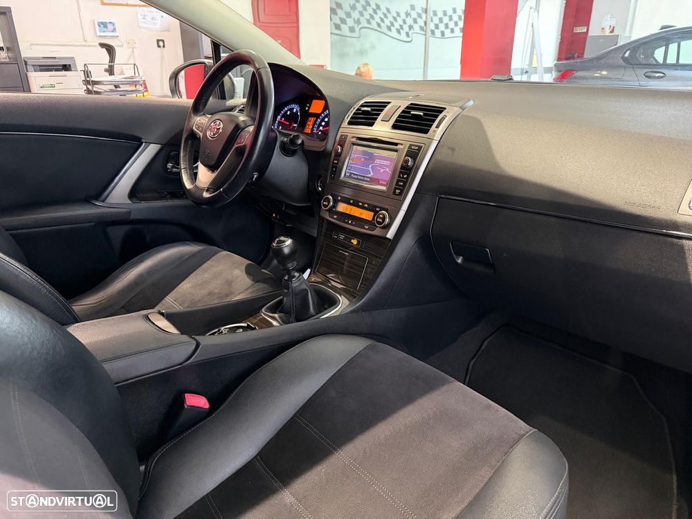 Toyota Avensis SW 2.0 D-4D Exclusive +GPS - 12