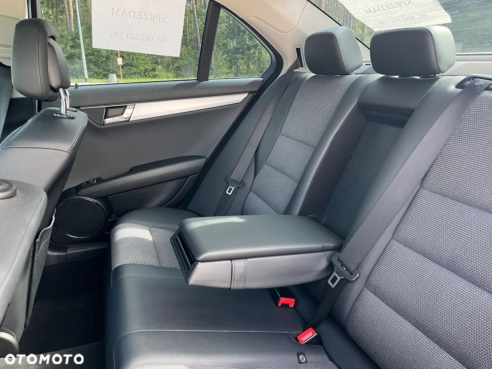 Mercedes-Benz Klasa C 180 CGI Automatik BlueEFFICIENCY Avantgarde - 14