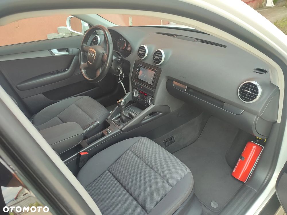 Audi A3 Sportback 1.6 TDI Ambiente - 6