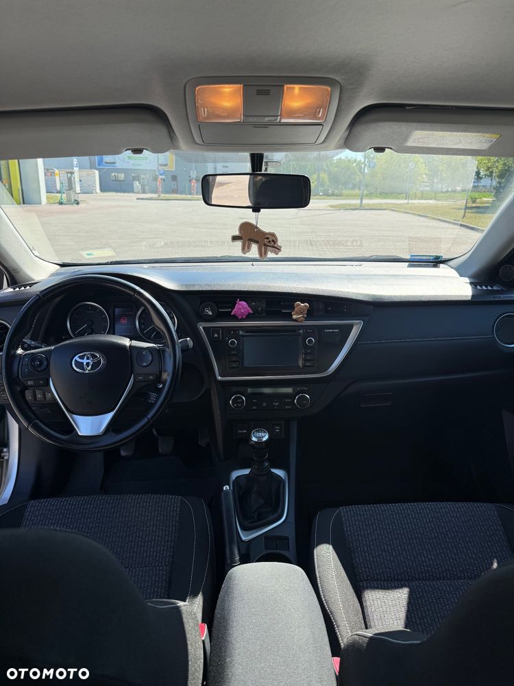 Toyota Auris 1.6 Premium - 23