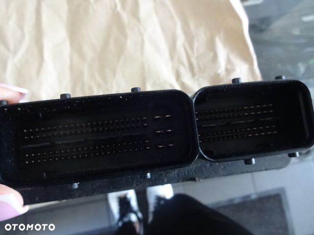 Sterownik silnika Audi Q5 8R0 907 115A - 3