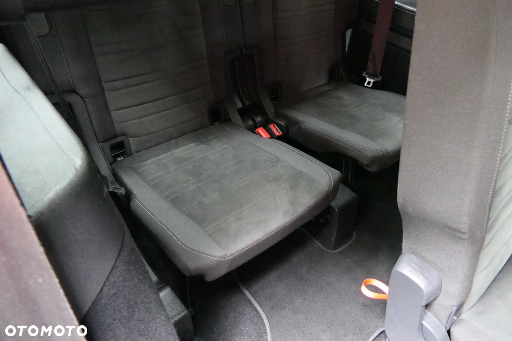 Volkswagen Touran - 21