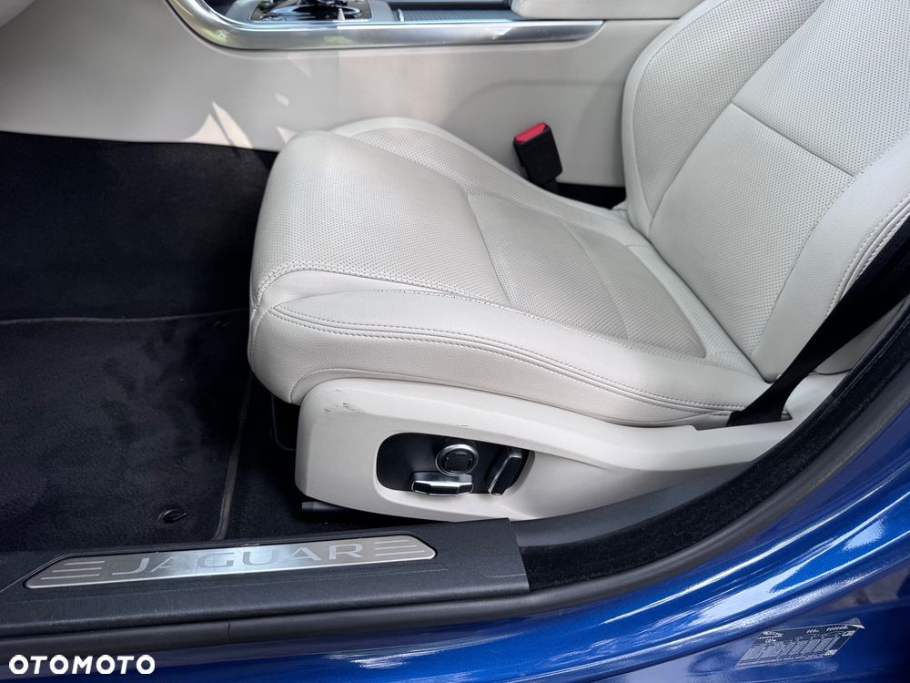 Jaguar XE 2.0 P250 SE - 28