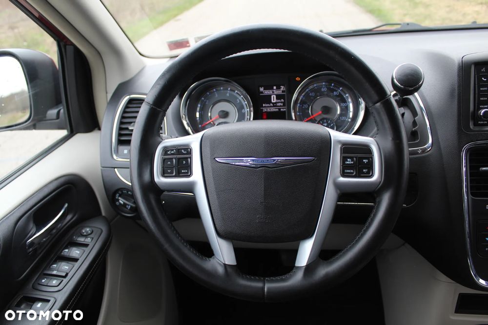 Chrysler Town & Country 3.6 Touring - 29