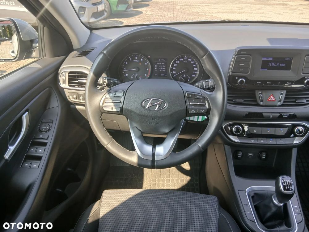 Hyundai i30 1.5 DPI Classic + - 6