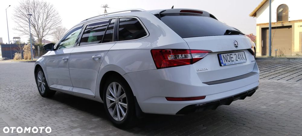 Skoda Superb 2.0 TDI DSG Sportline - 2