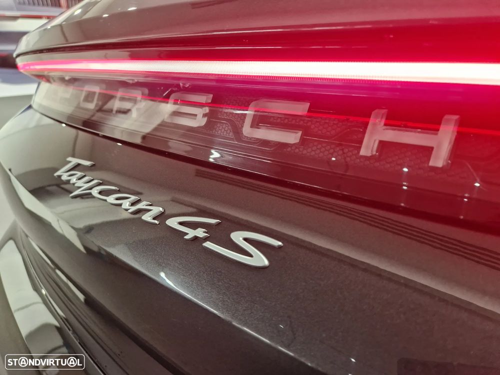Porsche Taycan Cross Turismo 4S - 6