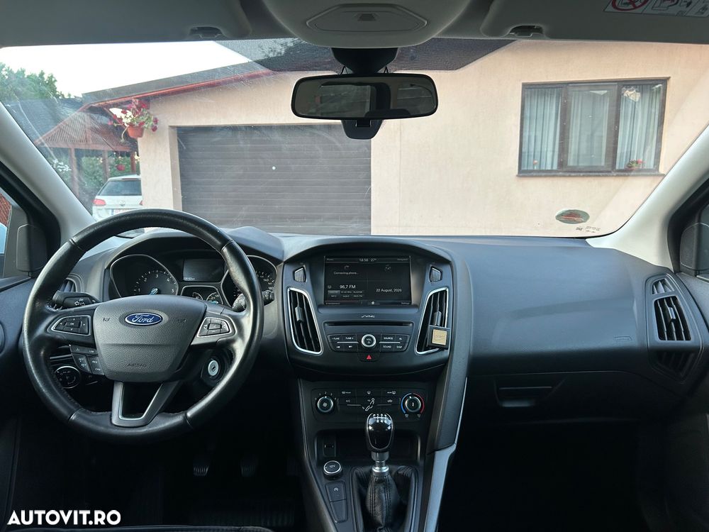 Volkswagen Golf 1.6 TDI Highline - 4