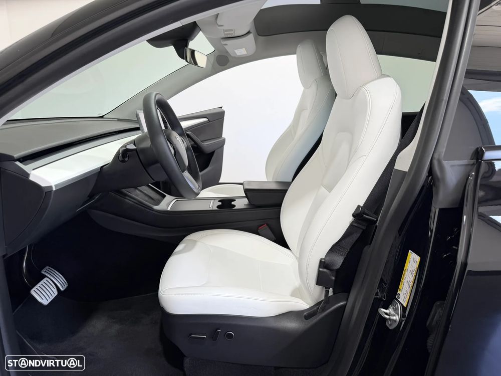 Tesla Model Y Performance Dual Motor AWD - 27