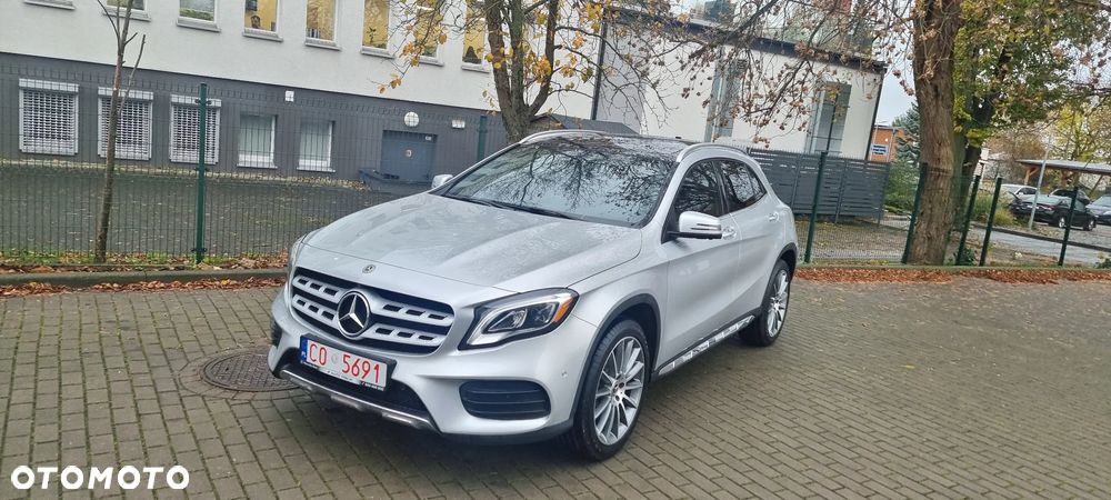 Mercedes-Benz GLA 250 4Matic 7G-DCT - 11