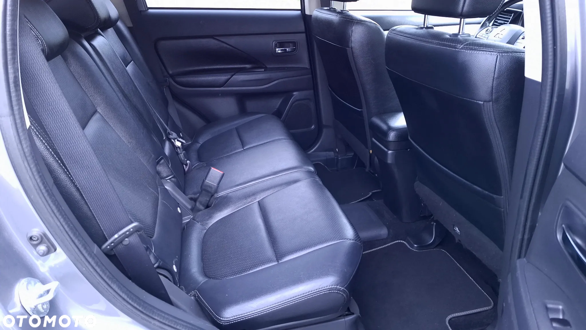 Mitsubishi Outlander 2.0 4WD Plug-In Hybrid Top - 18