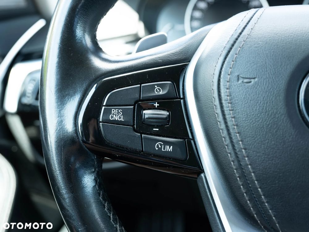 BMW Seria 5 520d Sport Line sport - 24
