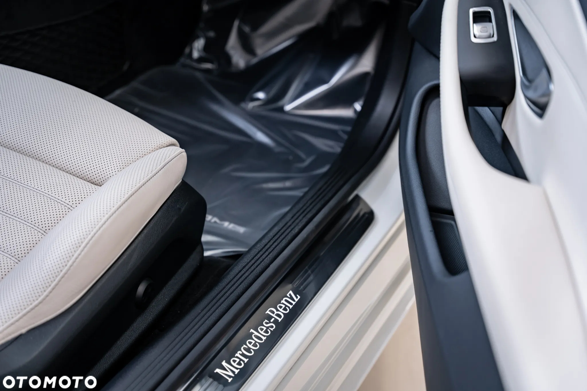 Mercedes-Benz Klasa C 300 9G-TRONIC - 38