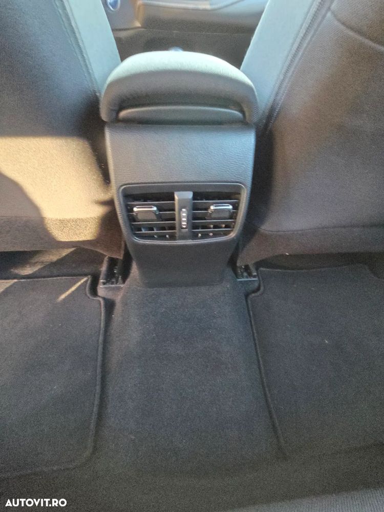 Toyota Corolla 1.8 HSD Business - 35