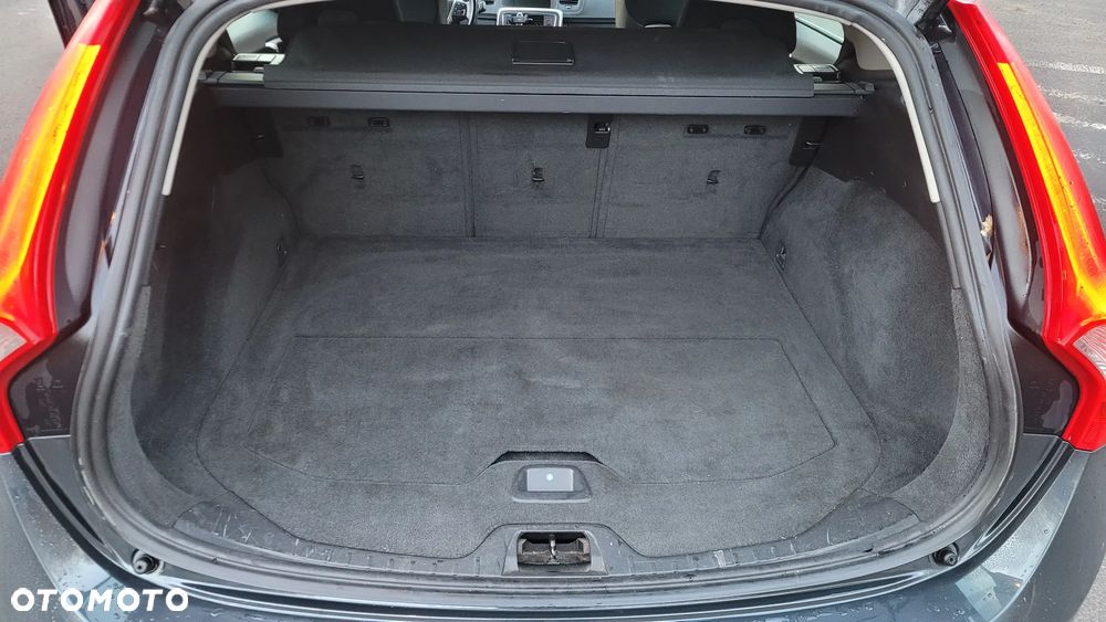 Volvo V60 D5 Momentum - 16