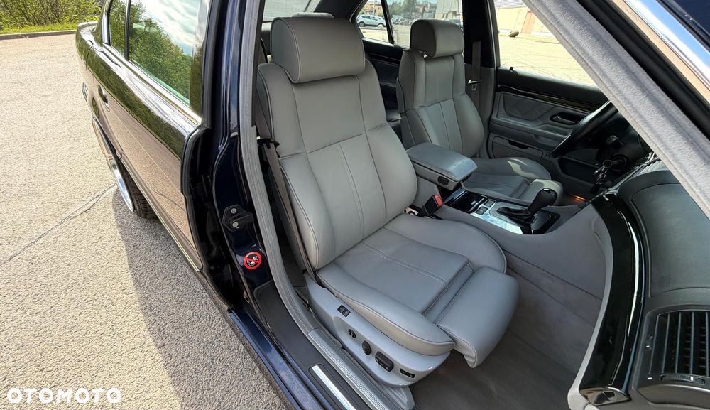 BMW Seria 7 - 22
