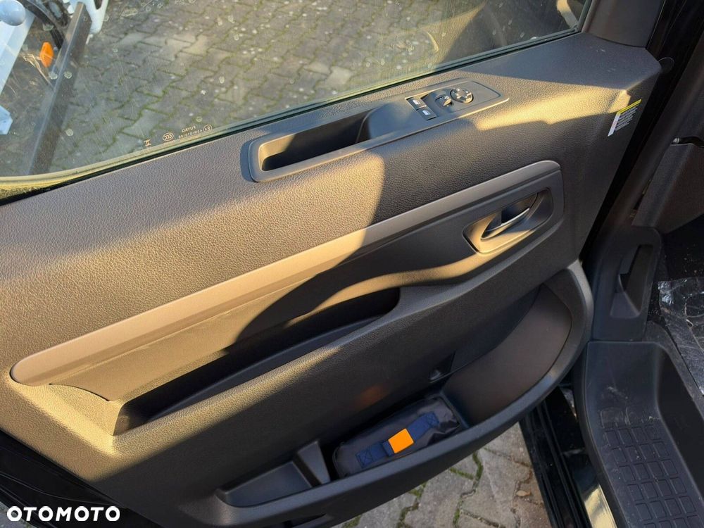 Peugeot Traveller - 23