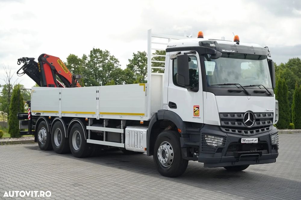 Mercedes-Benz AROCS 3246 / TRIDEM / 8X4 / LIVRARE - 7,3 M / PODEA REZISTENTĂ / Cuplaj PALFINGER PK 22 002 / Rază de acțiune: 14,5 / FURCĂ PENTRU PALEȚI / - 12