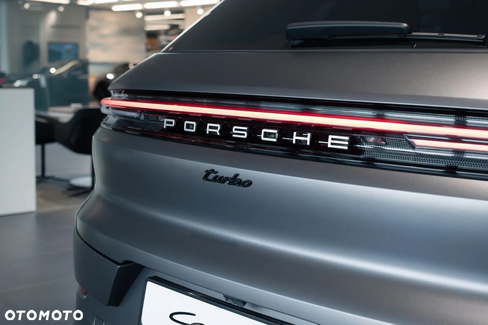 Porsche Cayenne Turbo E-Hybrid PHEV - 11