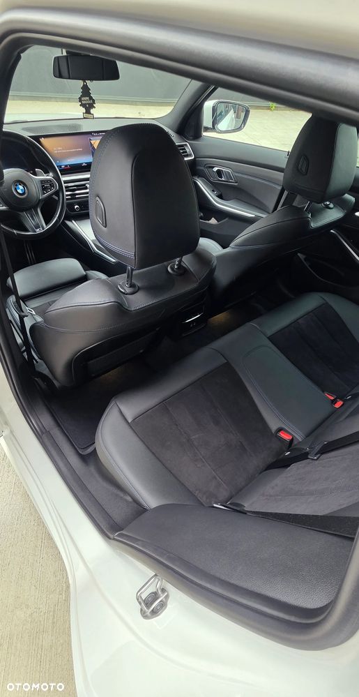 BMW Seria 3 330i M Sport - 16