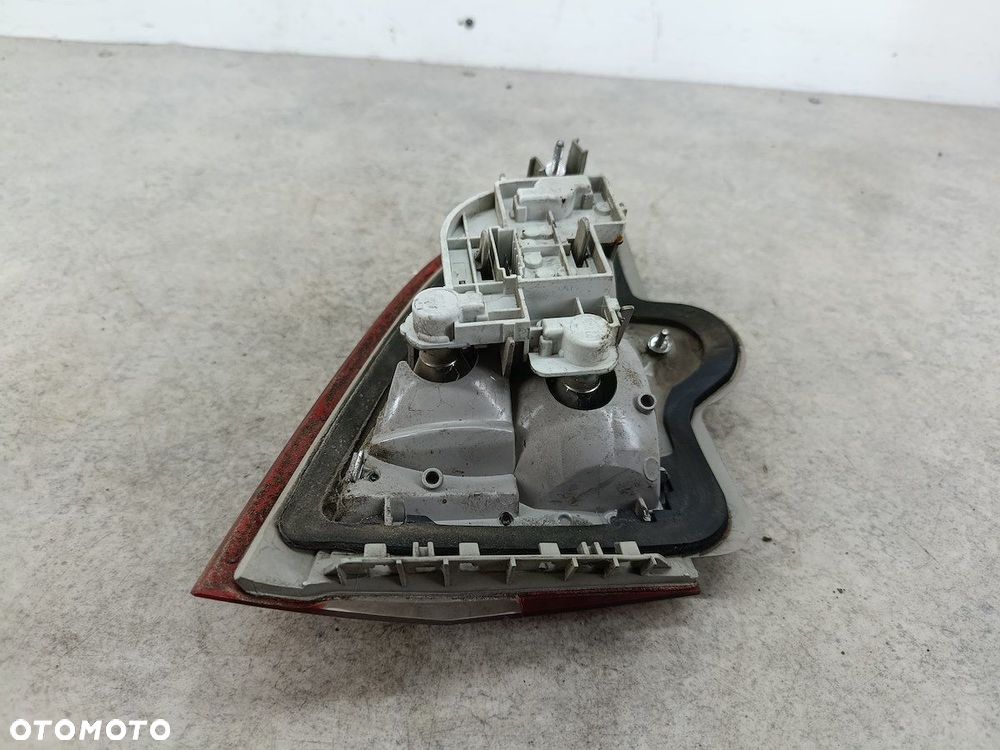 LAMPA TYLNA PRAWA W KLAPE FORD MONDEO MK4 7S71-13A602-B KOMBI - 5