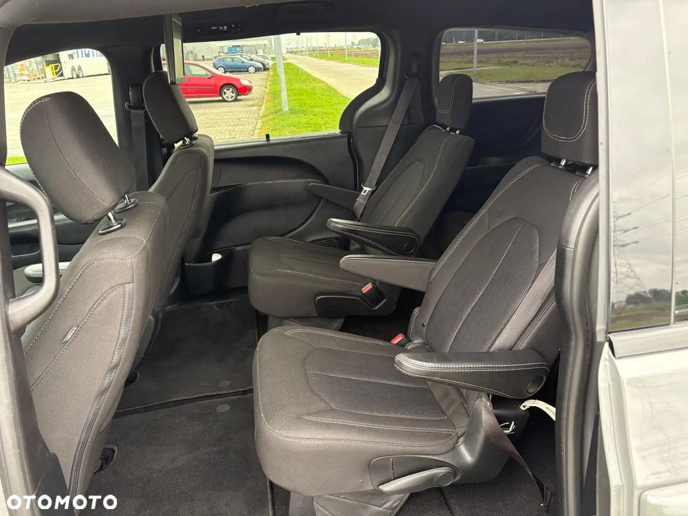 Chrysler Pacifica - 10