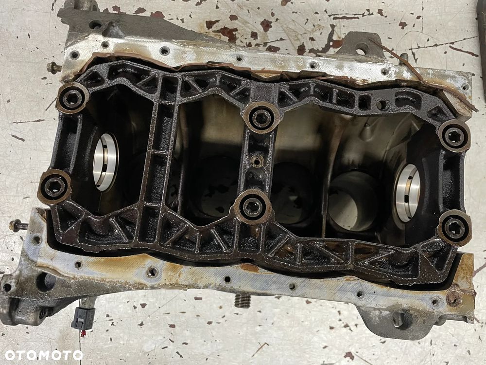 Blok silnika Skoda Fabia I 1.4 MPI AZF - 4