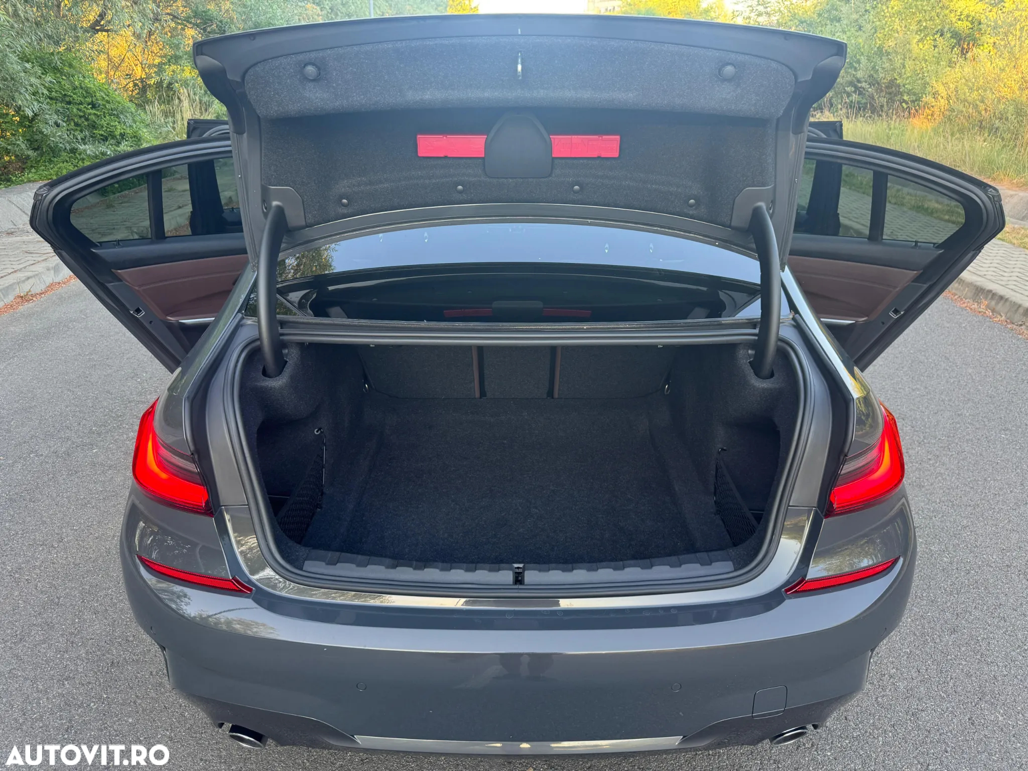BMW Seria 3 318d Aut. M Sport - 34