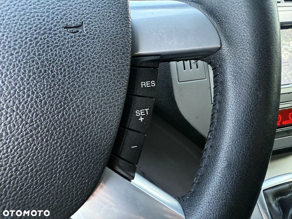 Ford Kuga 2.0 TDCi 2x4 Titanium - 17