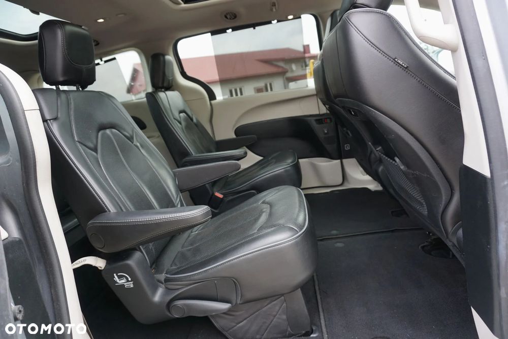 Chrysler Pacifica - 23