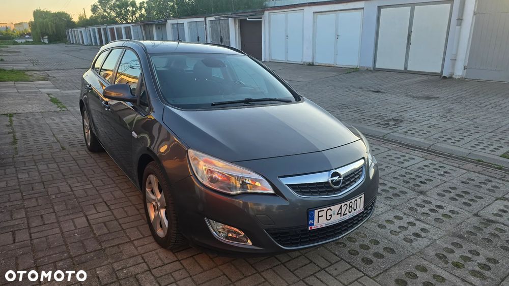 Opel Astra 2011 photo 3