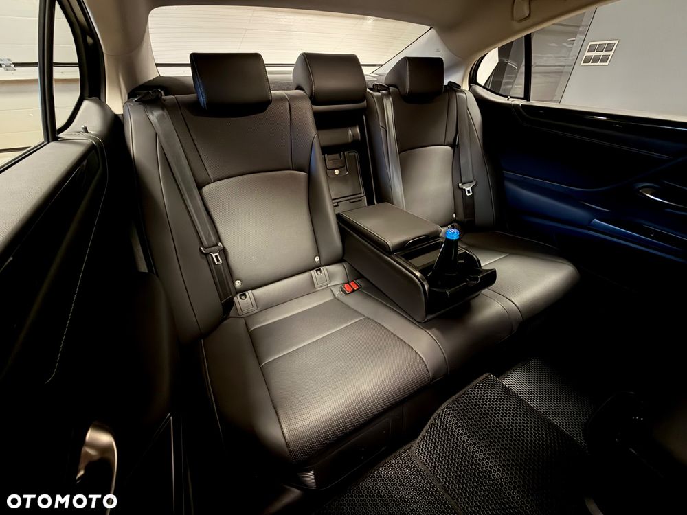 Lexus ES 300h Business Edition + - 27