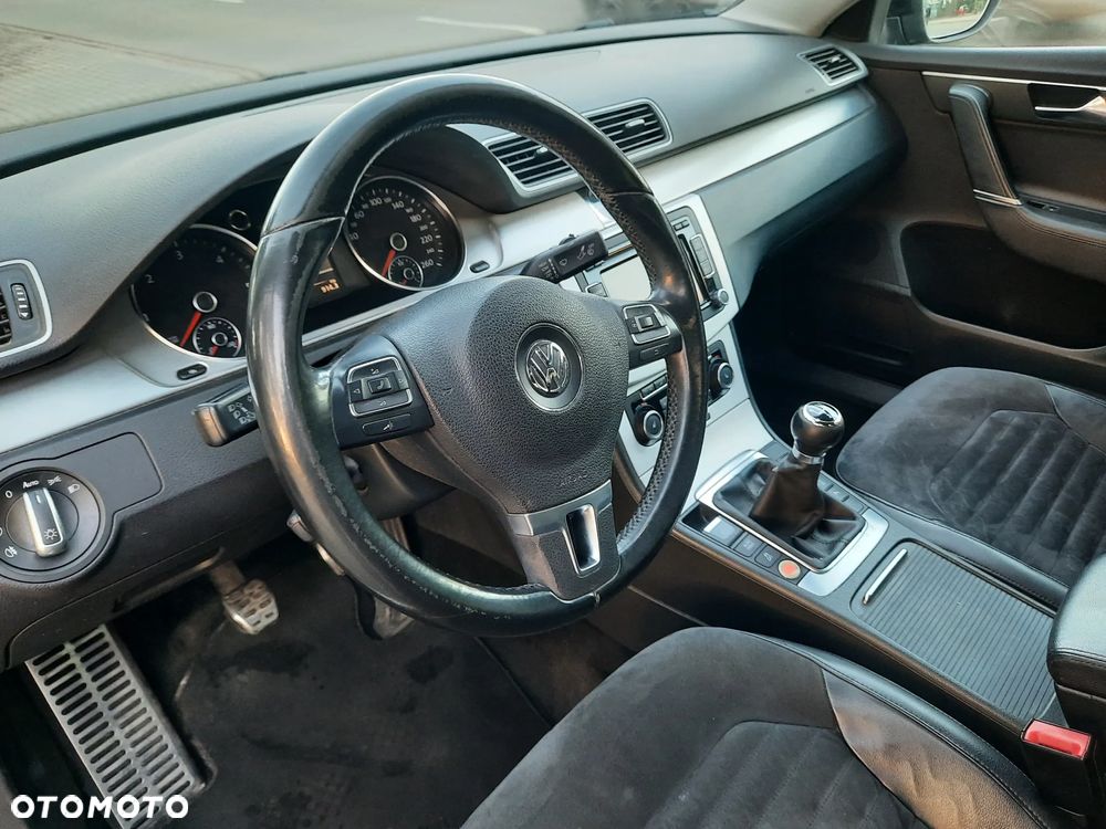Volkswagen Passat 2.0 TDI DPF Highline - 10