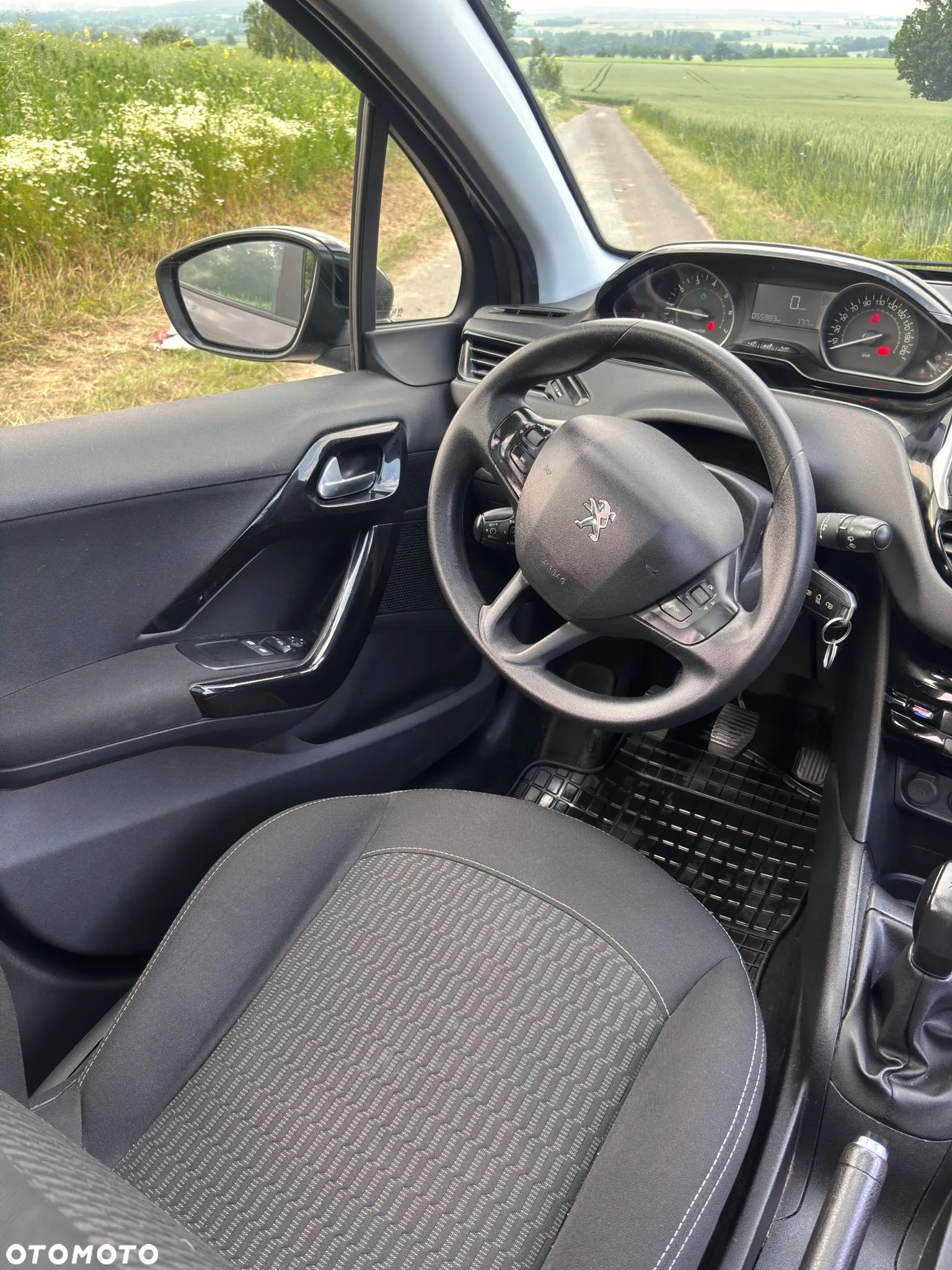 Peugeot 208 - 23