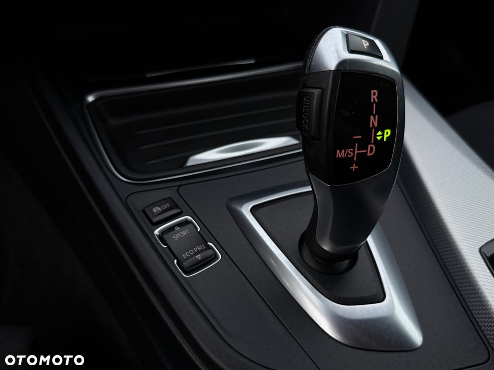 BMW Seria 3 320d xDrive - 17