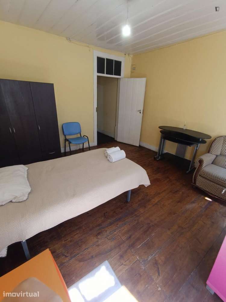 Quarto - localizado em Montarroio Coimbra - Grande imagem: 2/23