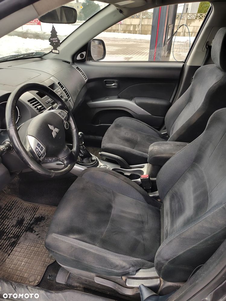 Mitsubishi Outlander 2.0 DID Intense + SE - 11