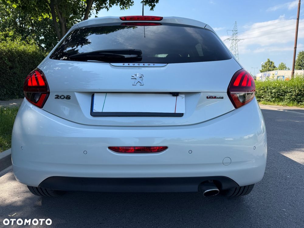 Peugeot 208 - 18