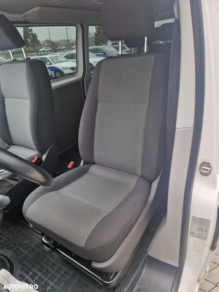 Volkswagen Caravelle - 11