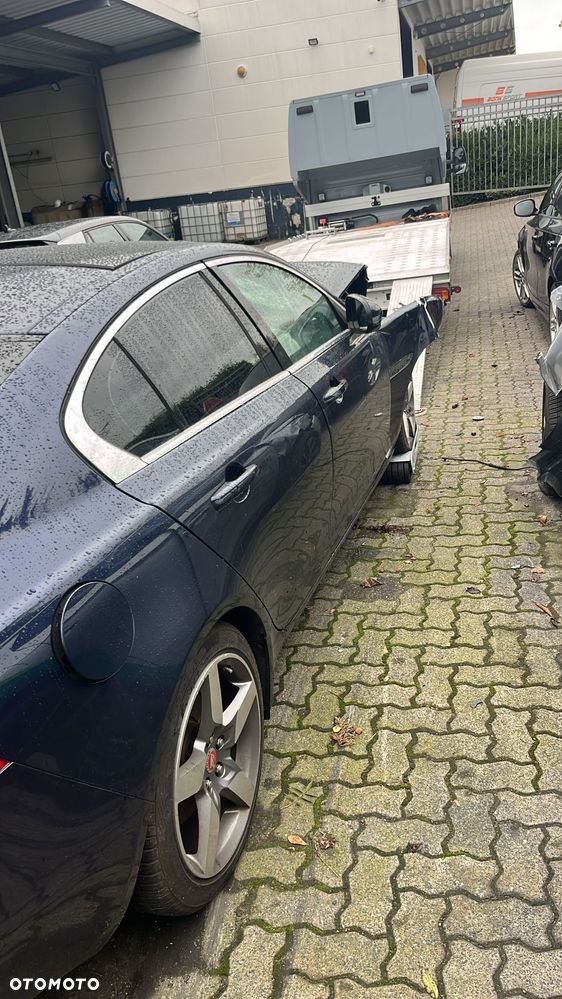 Jaguar XE 2.0 D Pure - 3